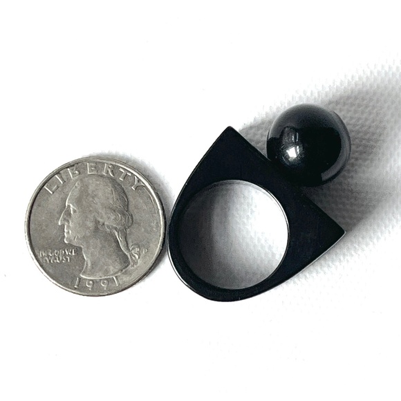 Vintage Size 5.5 Lucite Ring Chunky Ball Top Black Statement Unisex - Picture 3 of 10